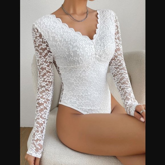 🌟NEW, CUTE**- White V-Neck Long Sleeve Lace Trim Bodysuit | OFFERS WELCOME! - Picture 3 of 7